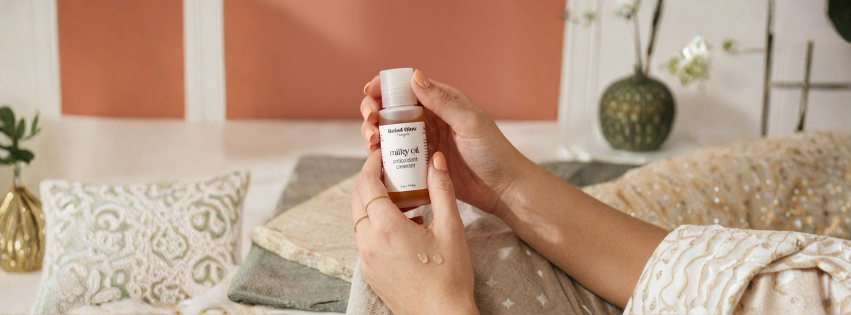 What Is an Oil Cleanser? A Beginner’s Guide to Gentle, Nourishing Cleansing
